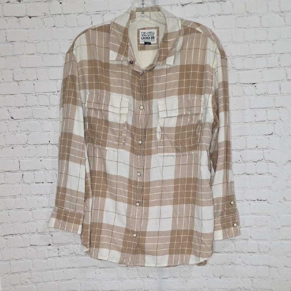 American Eagle Outfitters Beige and White Checkered Button-Down‎ Shirt